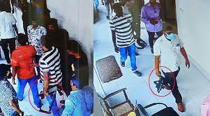 পাবনায় গণপূর্ত দপ্তরে অস্ত্রের মহড়া