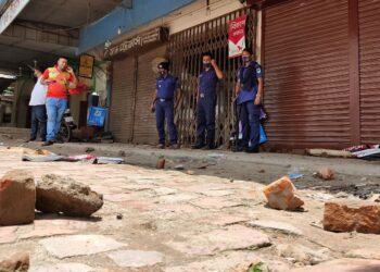 স্ত্রী ও যুবককে গুলির পর পালাতে থাকা শিশুসন্তানকে মারলেন এএসআই