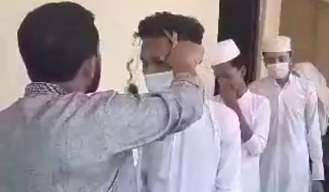 লক্ষ্মীপুরে ছয় ছাত্রের চুল কেটে দেওয়া শিক্ষকের বিরুদ্ধে মামলা