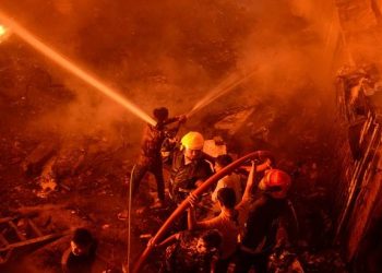 চট্টগ্রামের সীতাকূণ্ডে ভয়াবহ আগুনে মৃতের সংখ্যা বেড়ে ৫  , দগ্ধ ৪ শতাধিক, আহত বেশ কয়েকজনকে সিএমএইচে স্থানান্তর