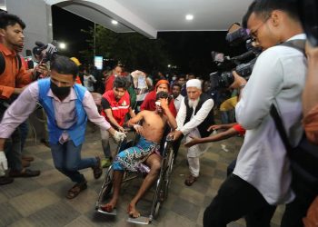 চট্টগ্রামের সীতাকূণ্ডে ভয়াবহ আগুনে মৃতের সংখ্যা বেড়ে ৫  , দগ্ধ ৪ শতাধিক, আহত বেশ কয়েকজনকে সিএমএইচে স্থানান্তর