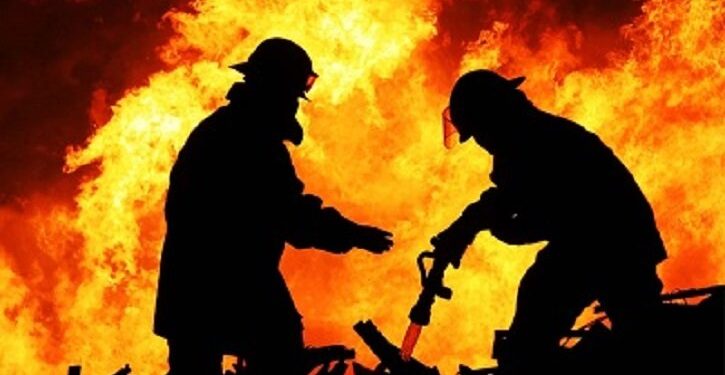 গাজিপুরে কারখানায় আগুন, নিয়ন্ত্রণে কাজ করছে ফায়ার সার্ভিস