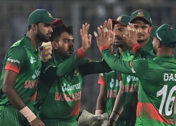 হোয়াইটওয়াশের লক্ষ্যে টস জিতে ফিল্ডিংয়ে বাংলাদেশ