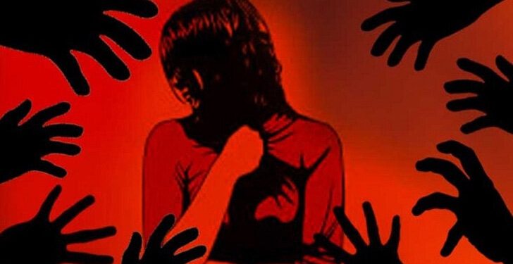 খুলনায় স্বামীকে বেঁধে রেখে স্ত্রীকে গনধর্ষণ