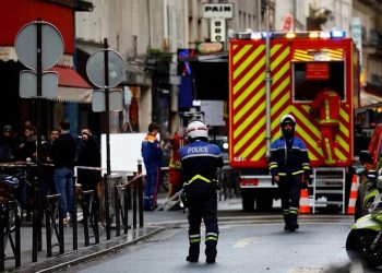 প্যারিসে বৃদ্ধ বন্দুকধারীর হামলায় নিহত ২, আহত ৪