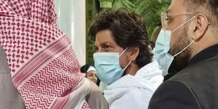 মক্কায় পবিত্র ওমরাহ পালন করলেন বলিউড বাদশাহ শাহরুখ খান