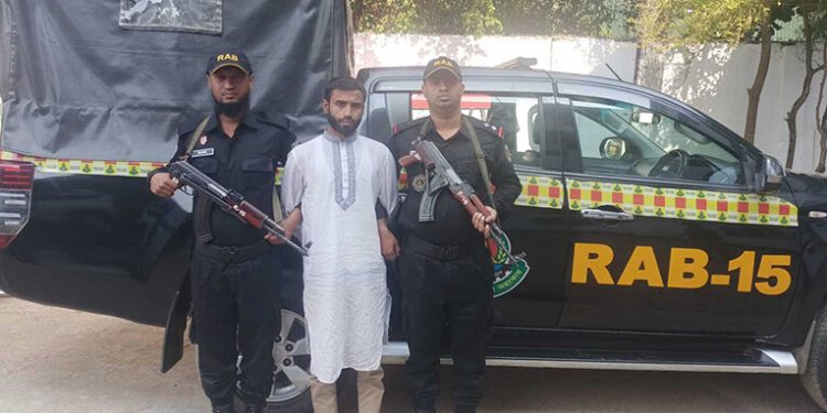 কক্সবাজারে ইন্টারনেটে ধর্ষণের ভিডিও ছড়িয়ে দেয়ায় যুবক গ্রেফতার