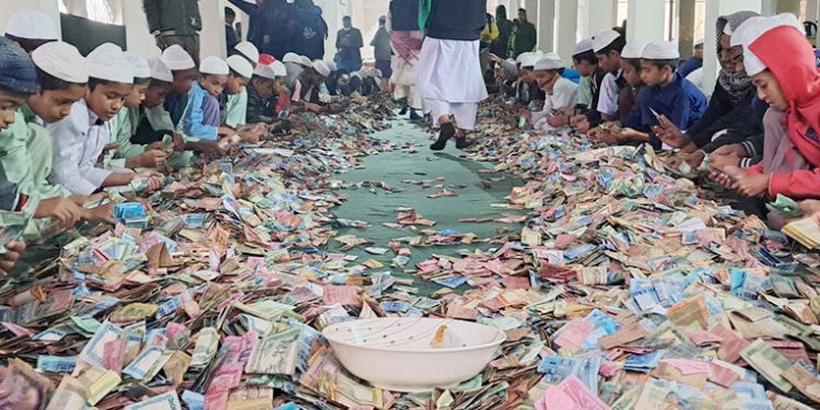 কিশোরগঞ্জের পাগলা মসজিদের দানবাক্সে মিলল রেকর্ড ২০ বস্তা টাকা!