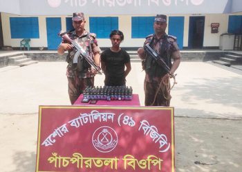 বিপুল পরিমান ফেনসিডিলসহ যশোর সীমান্তে ভারতীয় নাগরিক গ্রেফতার