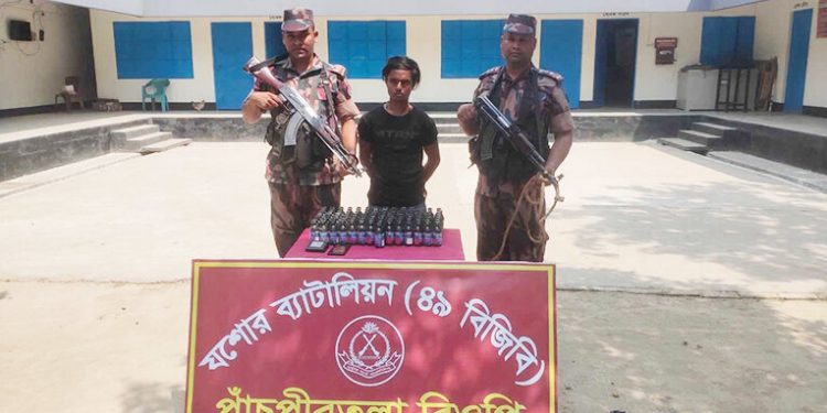 বিপুল পরিমান ফেনসিডিলসহ যশোর সীমান্তে ভারতীয় নাগরিক গ্রেফতার