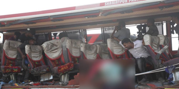 মুন্সীগঞ্জের বঙ্গবন্ধু এক্সপ্রেসওয়েতে বাস-ট্রাক সংঘর্ষে নিহত ৪